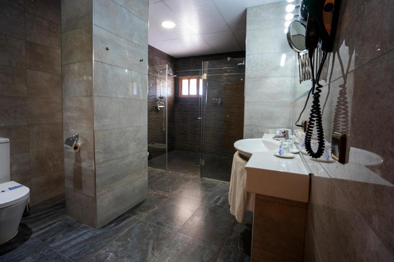 Hotel Los Barruecos By Croma Malpartida de Cáceres المظهر الخارجي الصورة