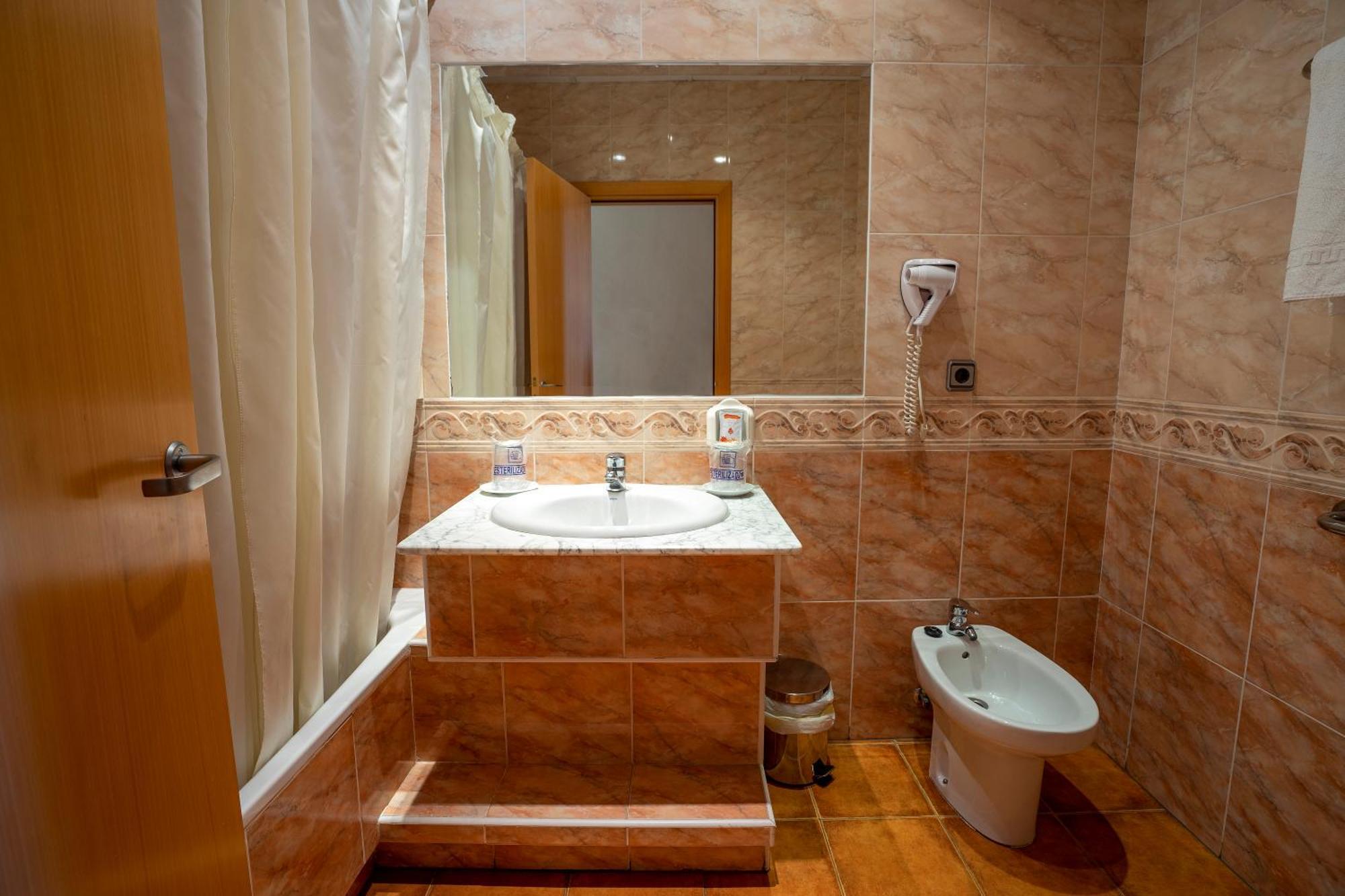Hotel Los Barruecos By Croma Malpartida de Cáceres المظهر الخارجي الصورة