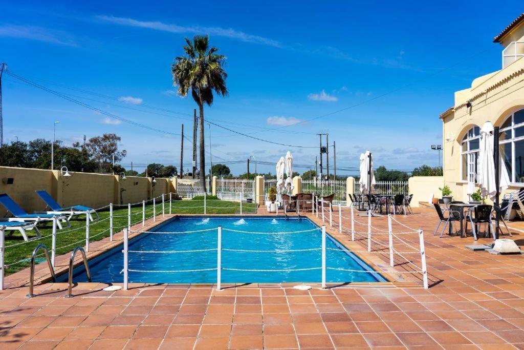 Hotel Los Barruecos By Croma Malpartida de Cáceres المظهر الخارجي الصورة