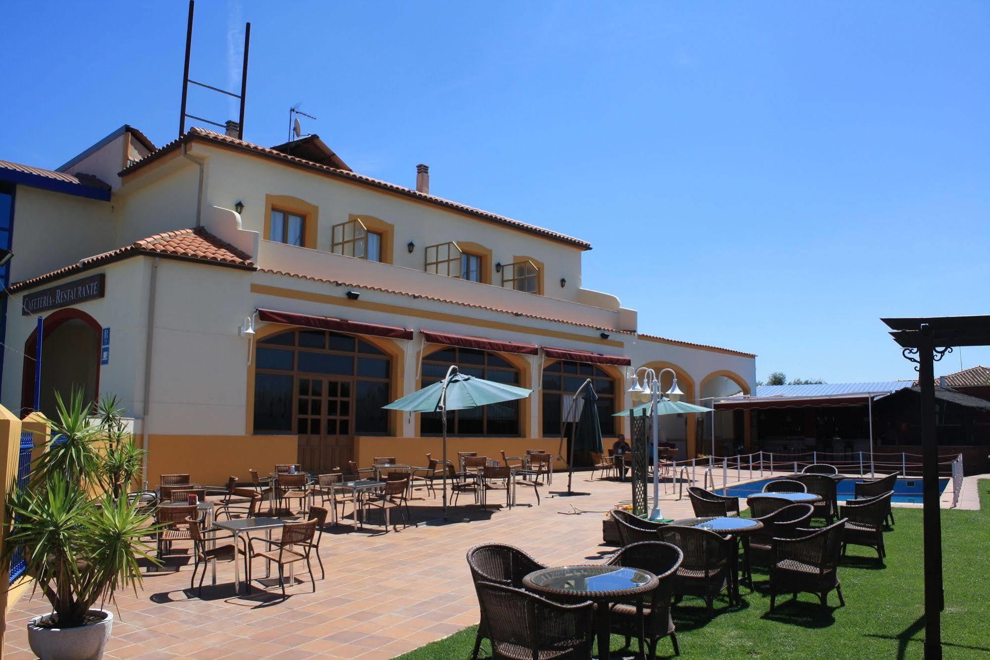 Hotel Los Barruecos By Croma Malpartida de Cáceres المظهر الخارجي الصورة