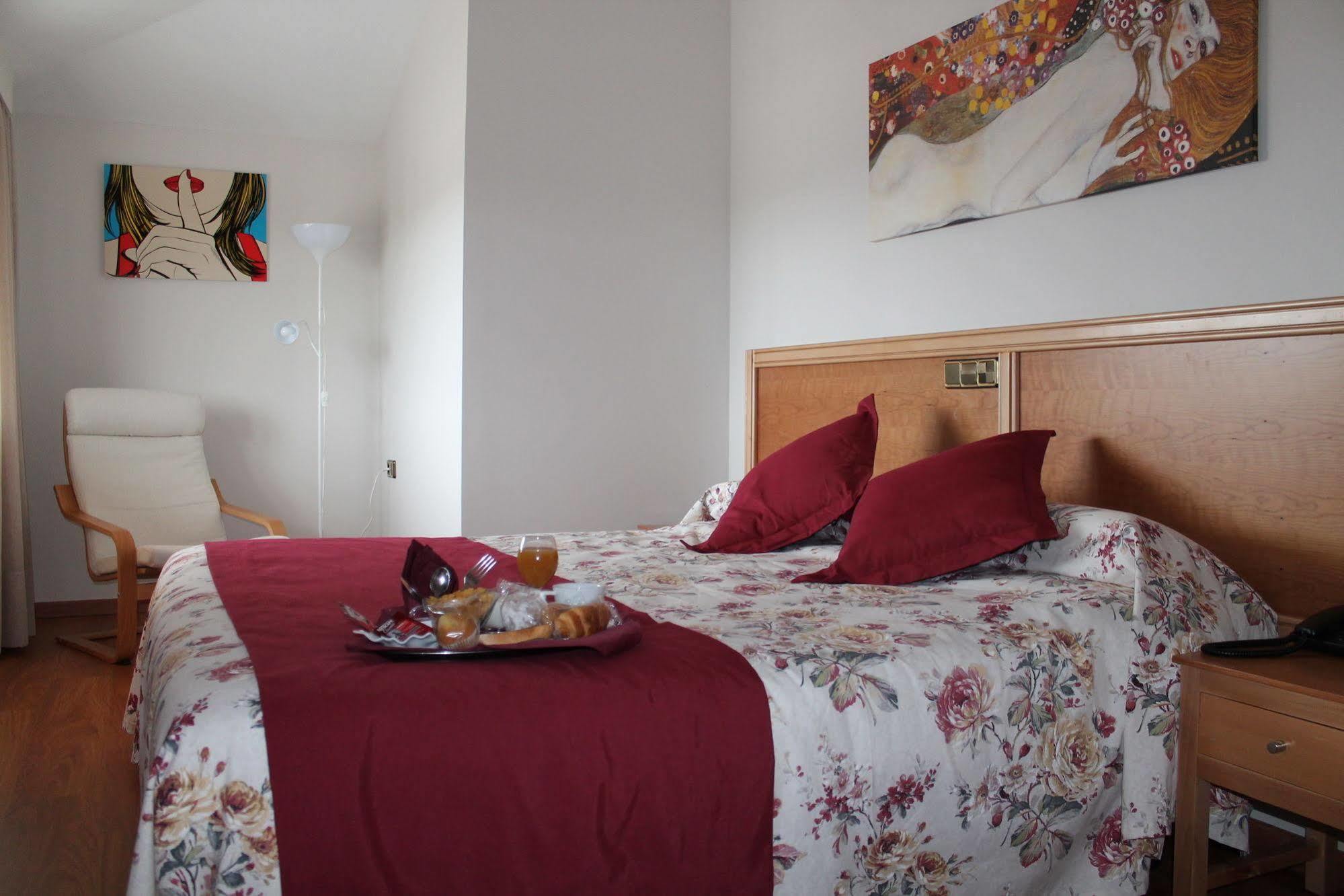 Hotel Los Barruecos By Croma Malpartida de Cáceres المظهر الخارجي الصورة
